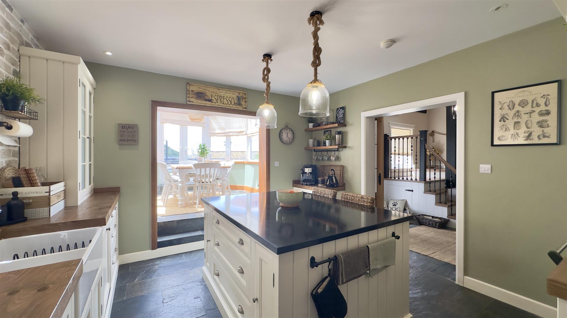 Image of House - 5 Bedrooms - 4 Bathrooms for Sale in Other South District-Gibraltar, Image 17